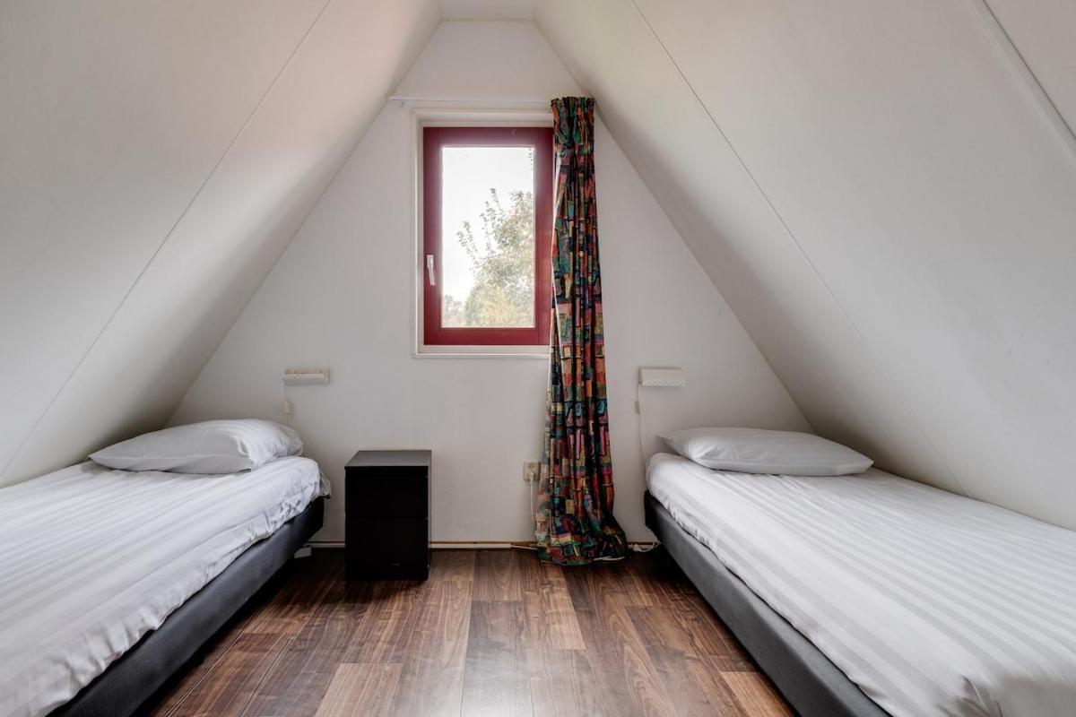 Kleine Zanglijster I Prachtig Huisje Nabij Bosrand Zwiggelte Bagian luar foto
