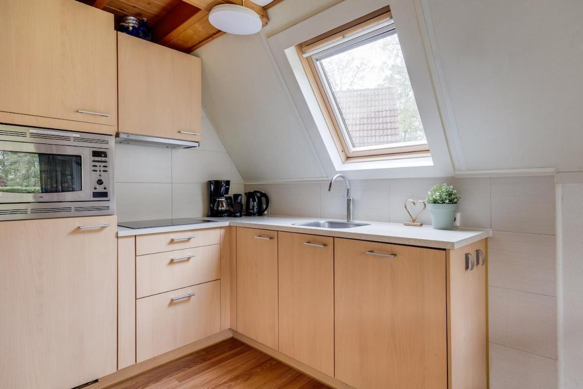 Kleine Zanglijster I Prachtig Huisje Nabij Bosrand Zwiggelte Bagian luar foto