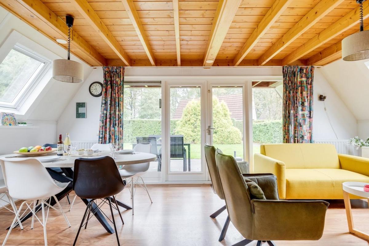 Kleine Zanglijster I Prachtig Huisje Nabij Bosrand Zwiggelte Bagian luar foto