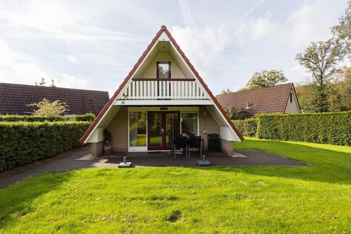 Kleine Zanglijster I Prachtig Huisje Nabij Bosrand Zwiggelte Bagian luar foto