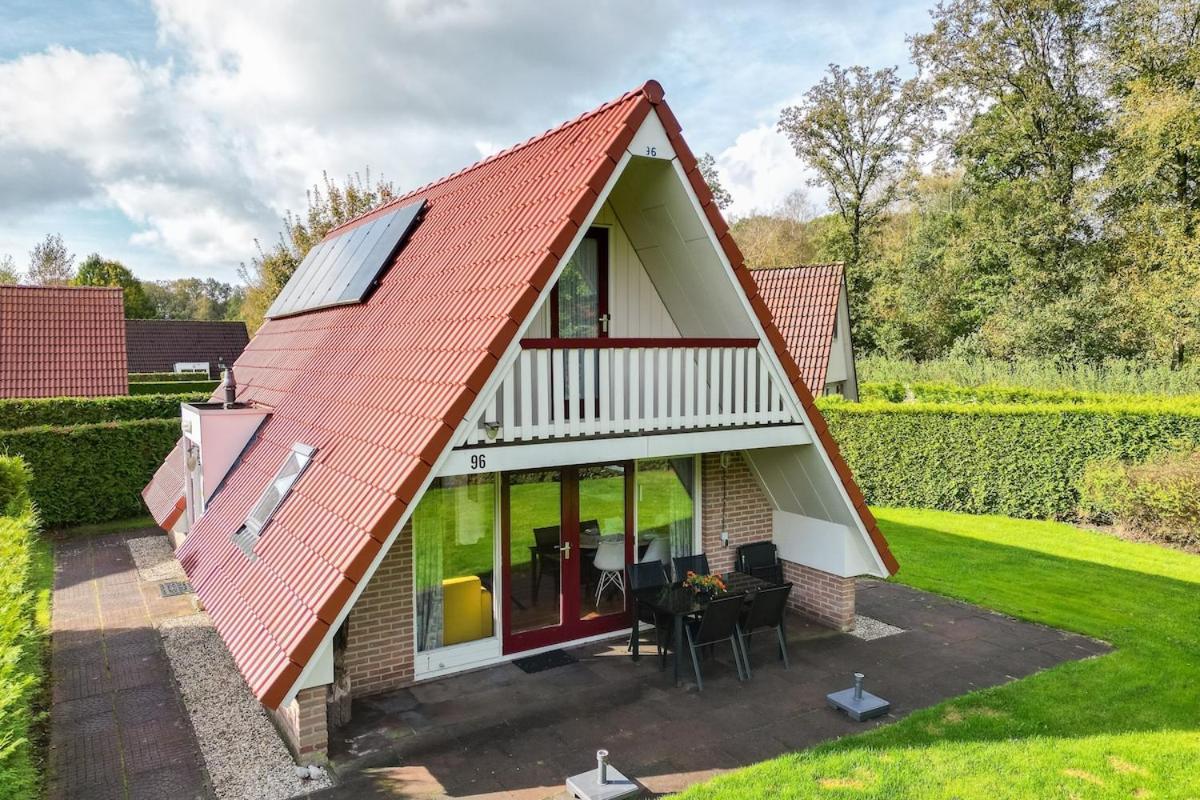 Kleine Zanglijster I Prachtig Huisje Nabij Bosrand Zwiggelte Bagian luar foto