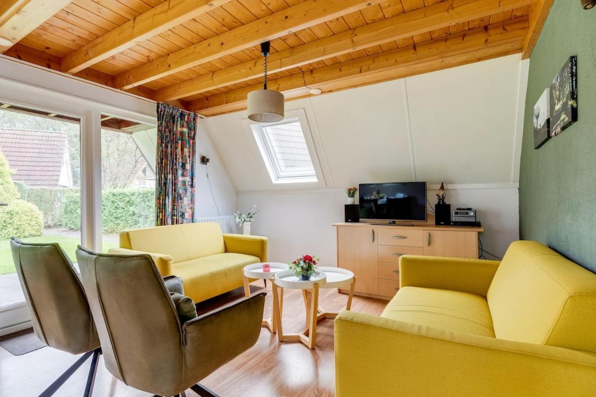 Kleine Zanglijster I Prachtig Huisje Nabij Bosrand Zwiggelte Bagian luar foto