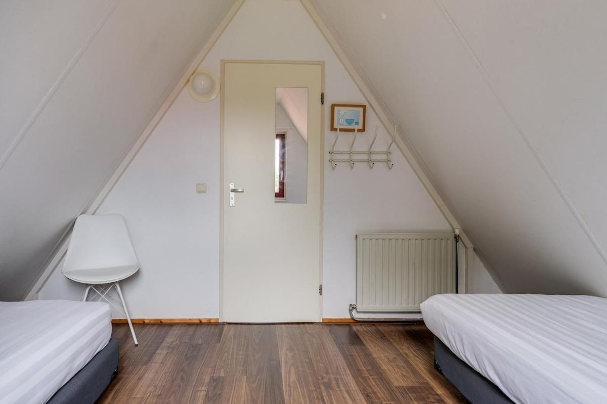 Kleine Zanglijster I Prachtig Huisje Nabij Bosrand Zwiggelte Bagian luar foto