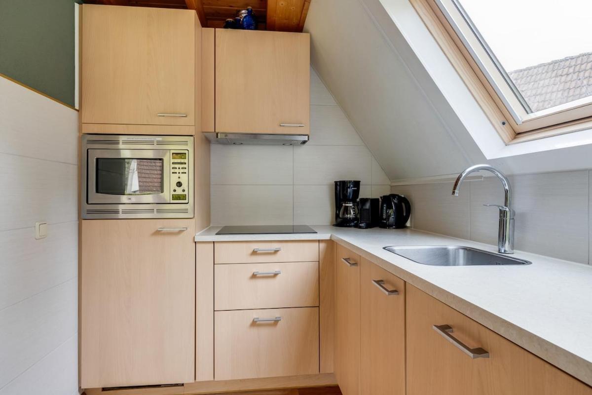 Kleine Zanglijster I Prachtig Huisje Nabij Bosrand Zwiggelte Bagian luar foto
