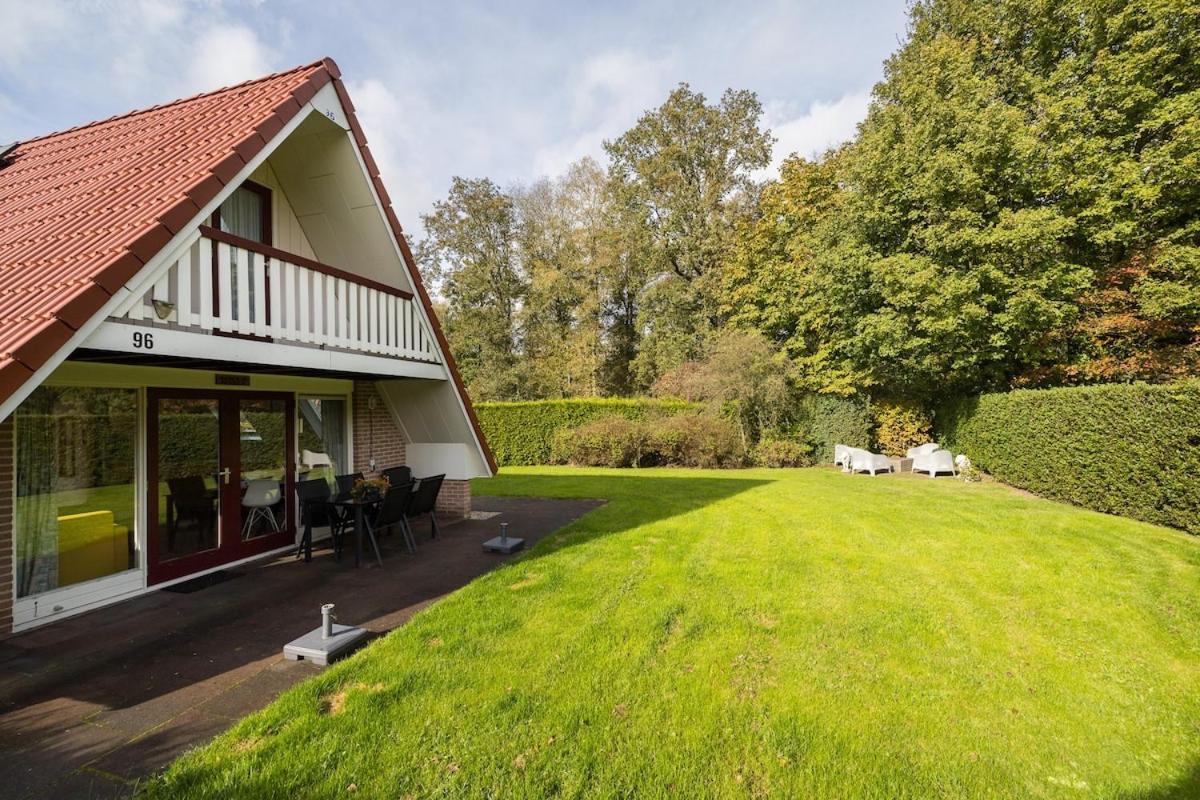 Kleine Zanglijster I Prachtig Huisje Nabij Bosrand Zwiggelte Bagian luar foto