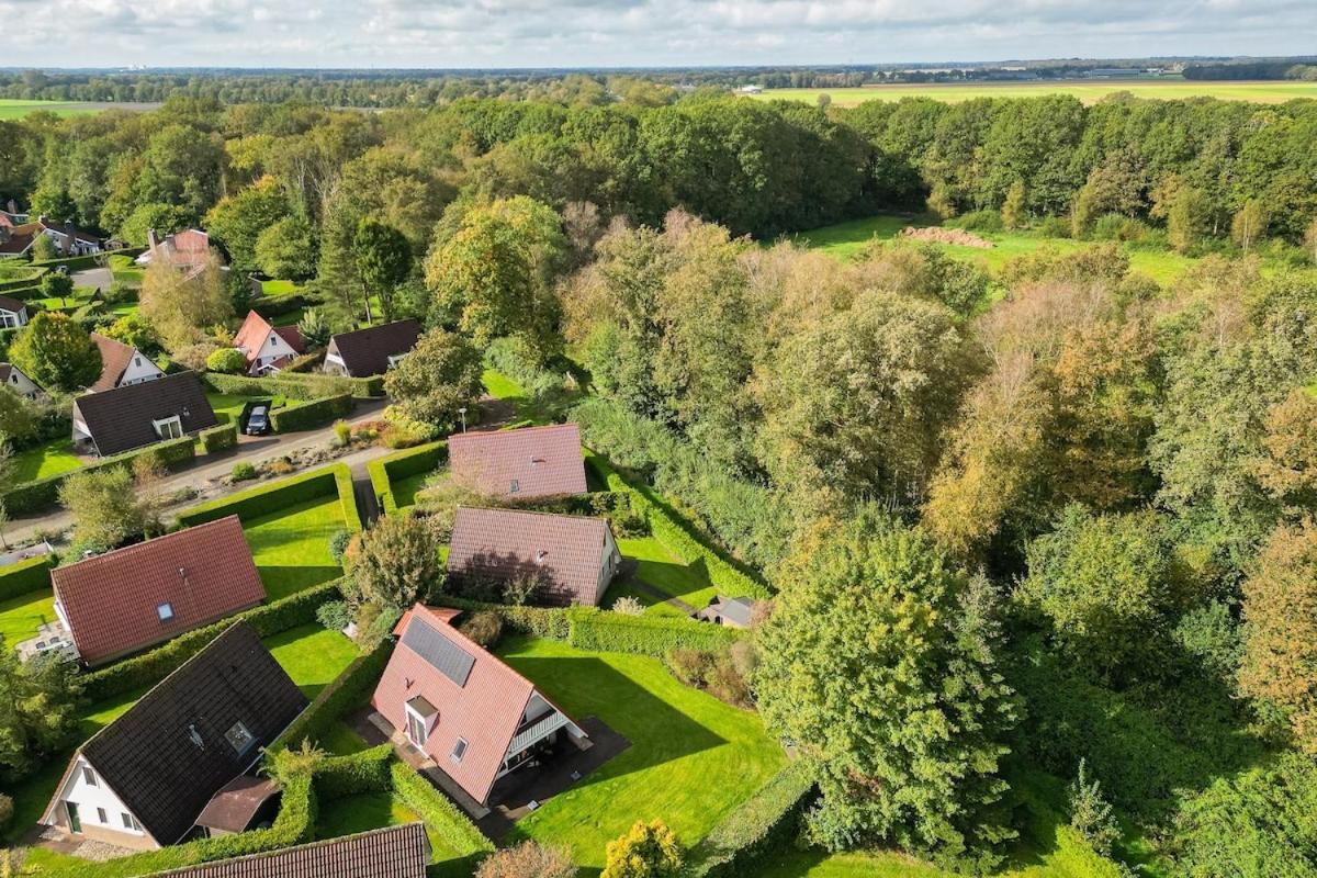 Kleine Zanglijster I Prachtig Huisje Nabij Bosrand Zwiggelte Bagian luar foto