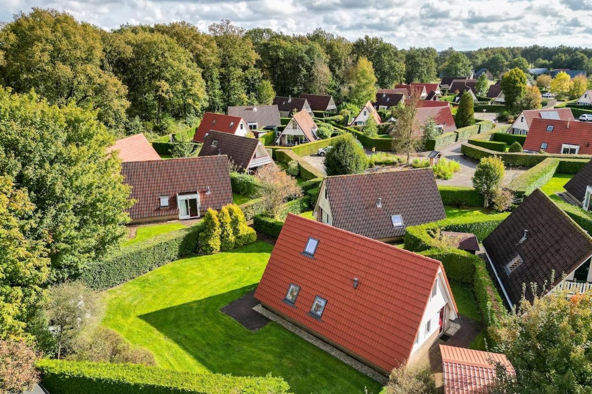 Kleine Zanglijster I Prachtig Huisje Nabij Bosrand Zwiggelte Bagian luar foto