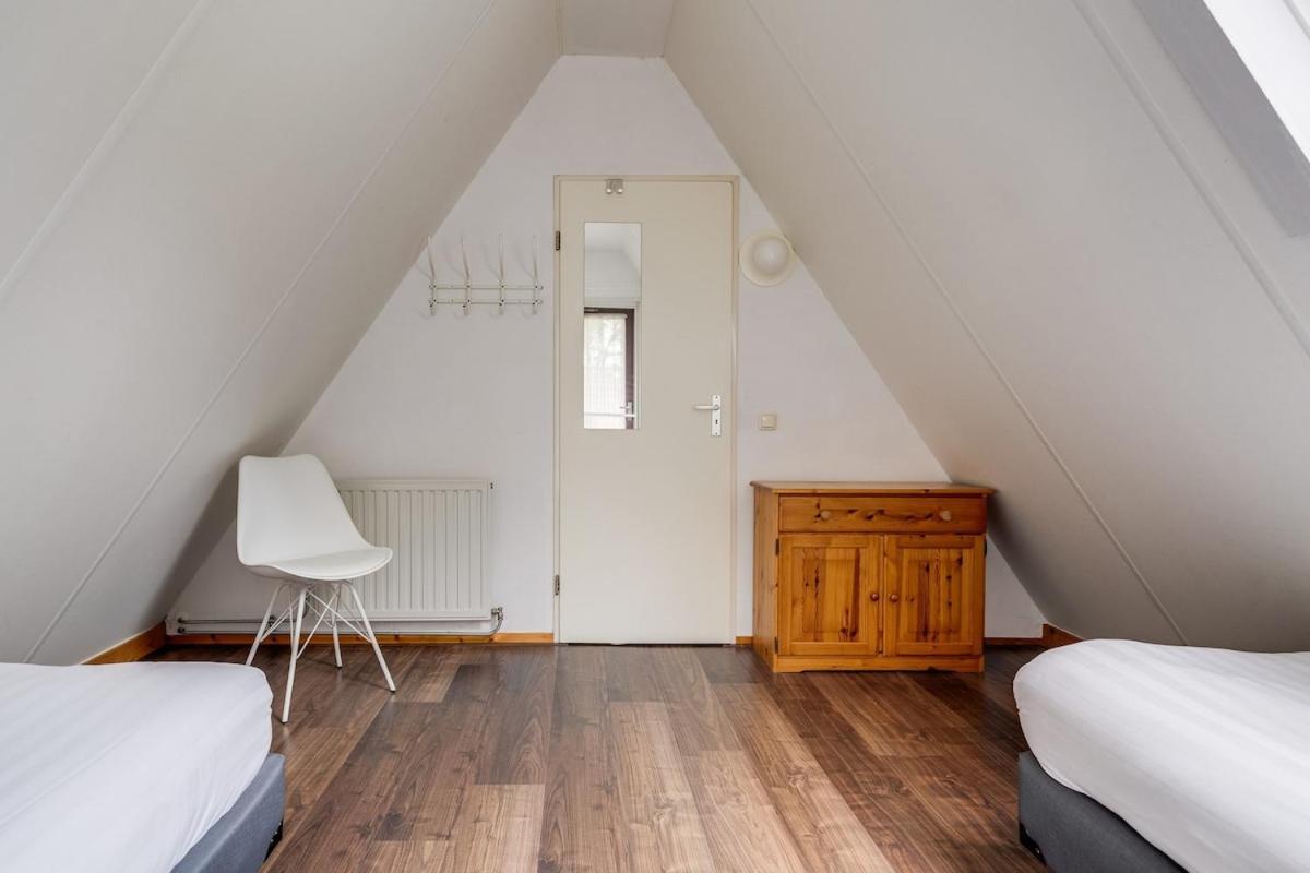 Kleine Zanglijster I Prachtig Huisje Nabij Bosrand Zwiggelte Bagian luar foto