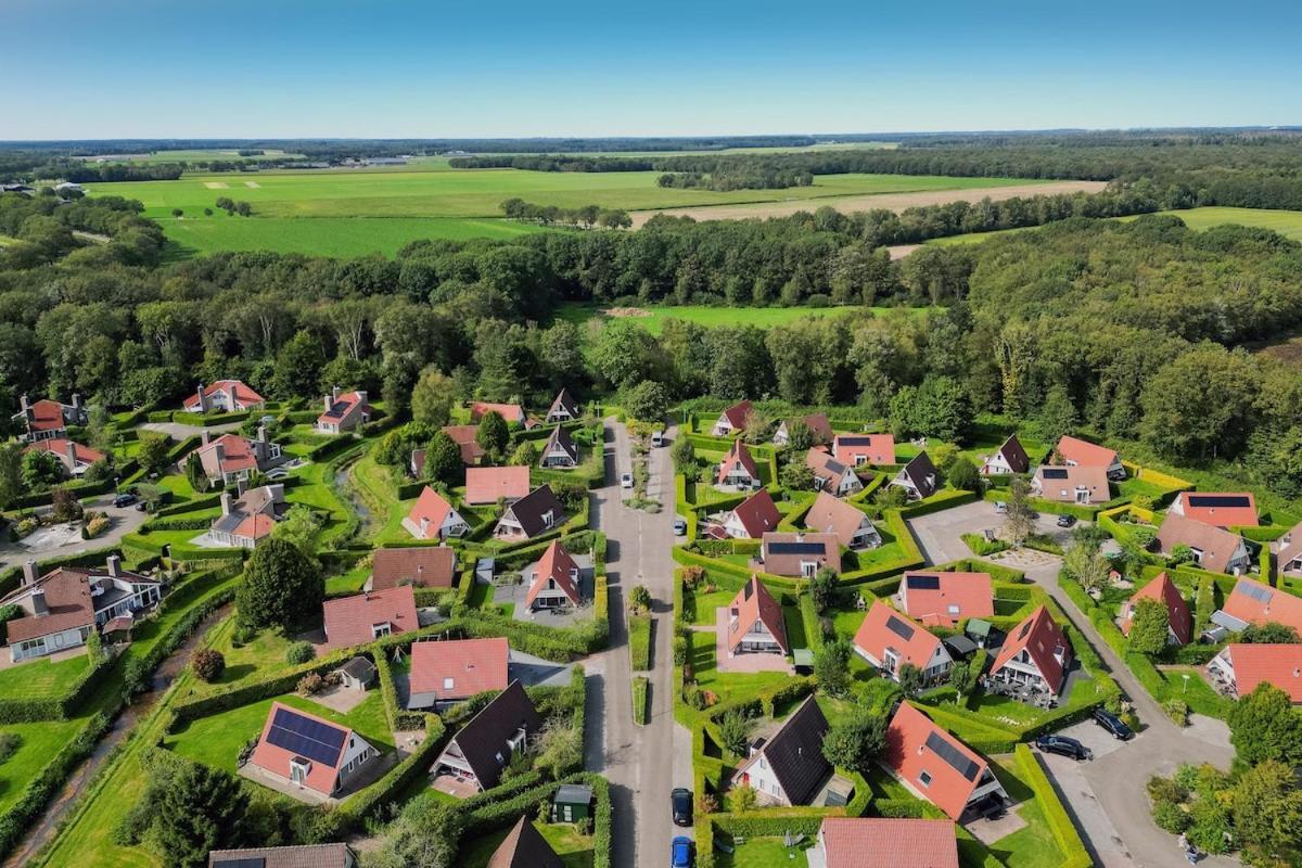 Kleine Zanglijster I Prachtig Huisje Nabij Bosrand Zwiggelte Bagian luar foto