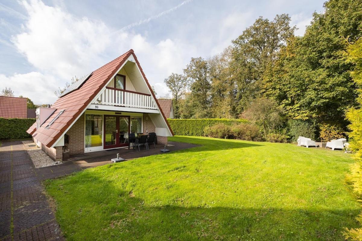 Kleine Zanglijster I Prachtig Huisje Nabij Bosrand Zwiggelte Bagian luar foto